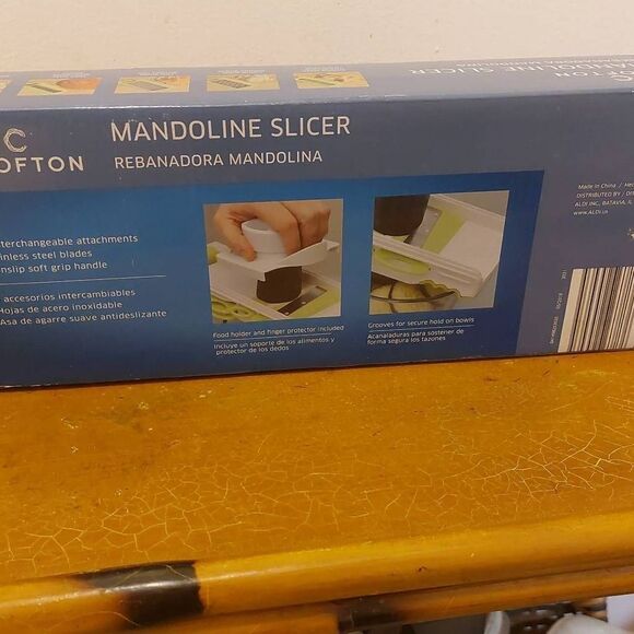 Crofton  Mandoline  Slicer in box - Picture 3 of 5
